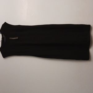 Tahari size 6 women's black sleeveless shift dress.